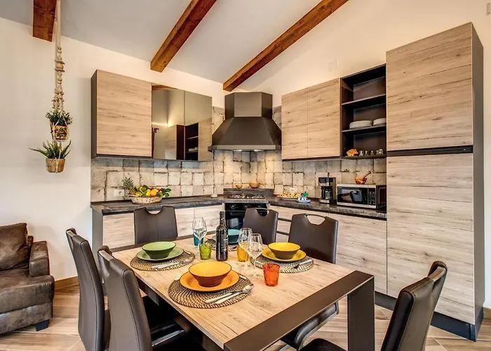 Chez Marie' - Modern In Countryside